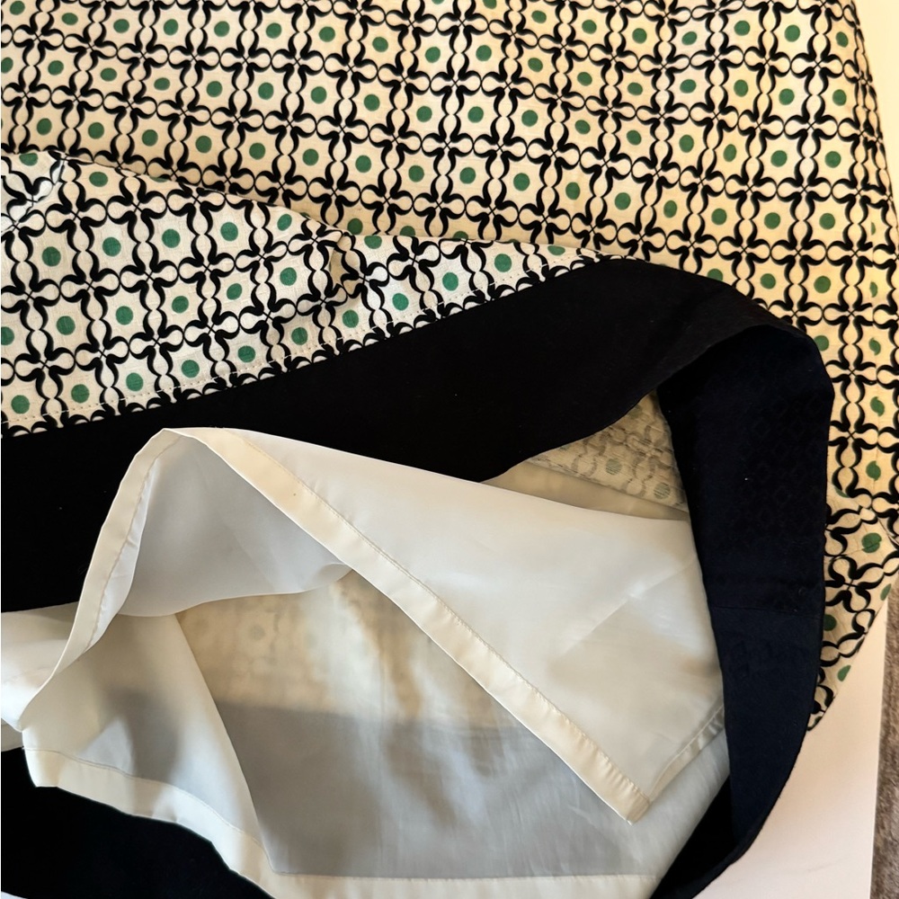 Ann Taylor Geometric Black and Green‎ Pencil Skirt - Picture 4 of 7